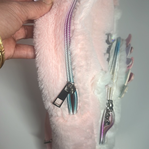 Toddler kitty 🐈⬛ fuzzy backpack 🎒 with front zipper and adjustable straps - Picture 3 of 4